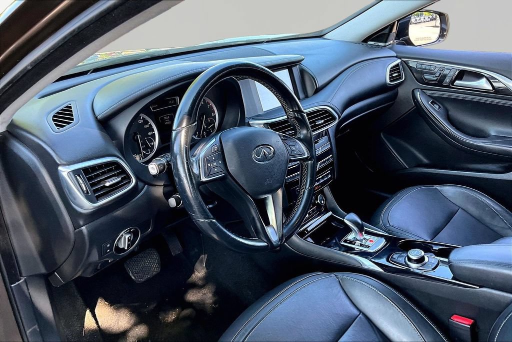 Used 2017 INFINITI QX30 Premium w/ Navigation Package FWD image 15