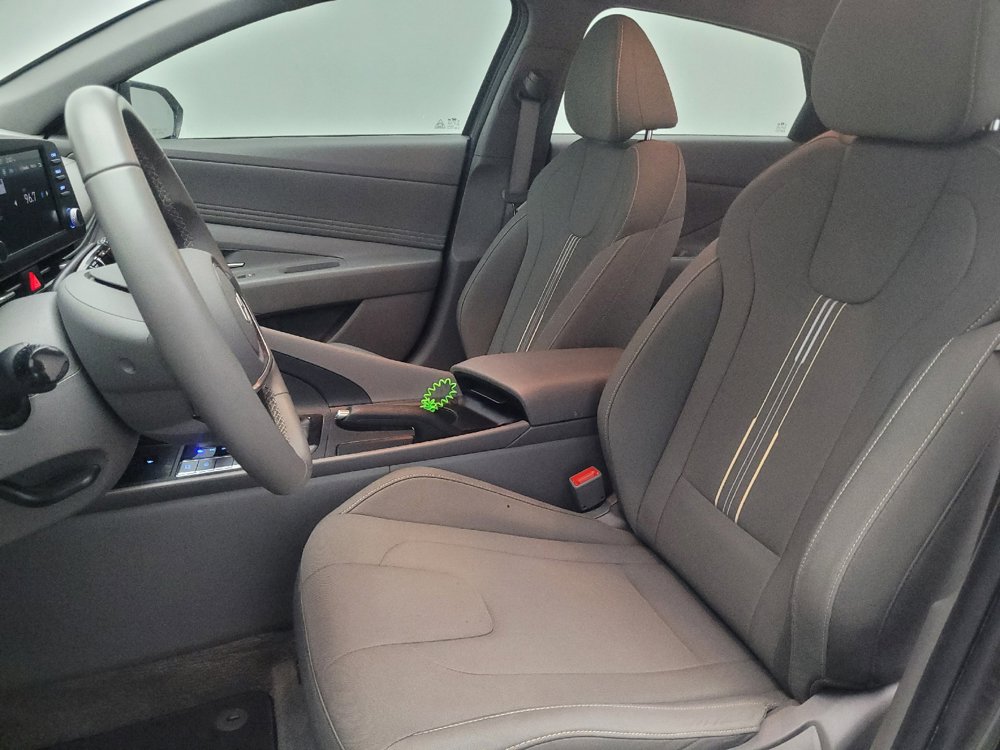 Used 2025 Hyundai Elantra Sport FWD image 17