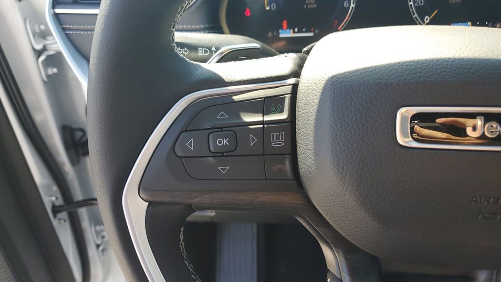 New 2025 Jeep Grand Cherokee L Limited w/ Black Appearance Package image 31