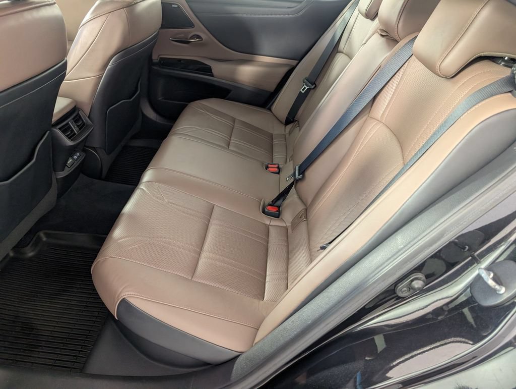 Used 2022 Lexus ES 300h Ultra Luxury w/ Protection Package (P3) FWD image 27