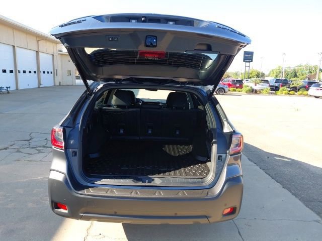 Used 2025 Subaru Outback Onyx Edition AWD/4WD image 31