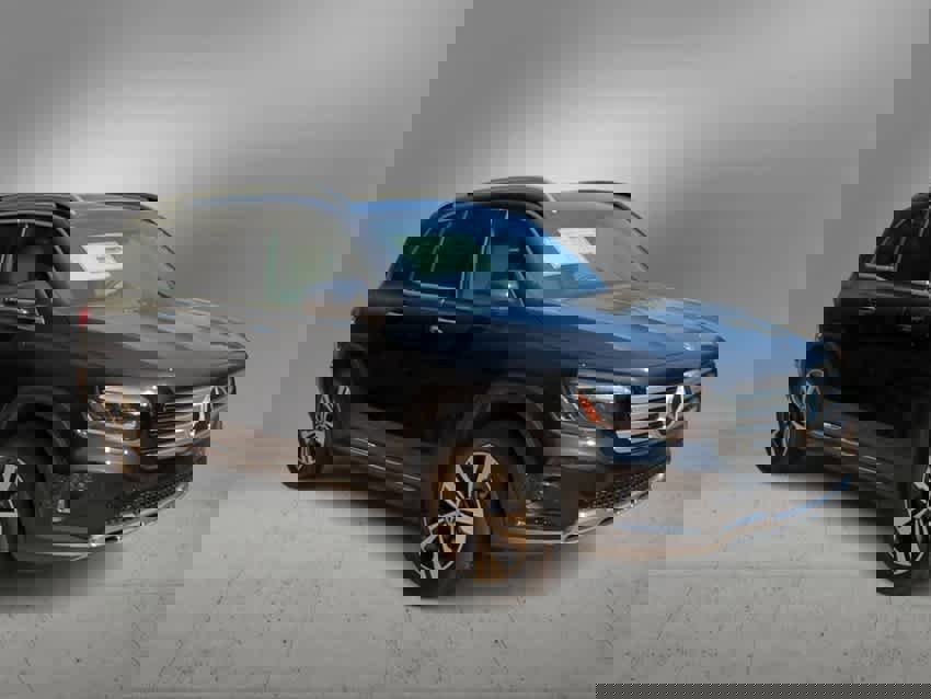 Used 2025 Mercedes-Benz GLB 250 4MATIC image 2