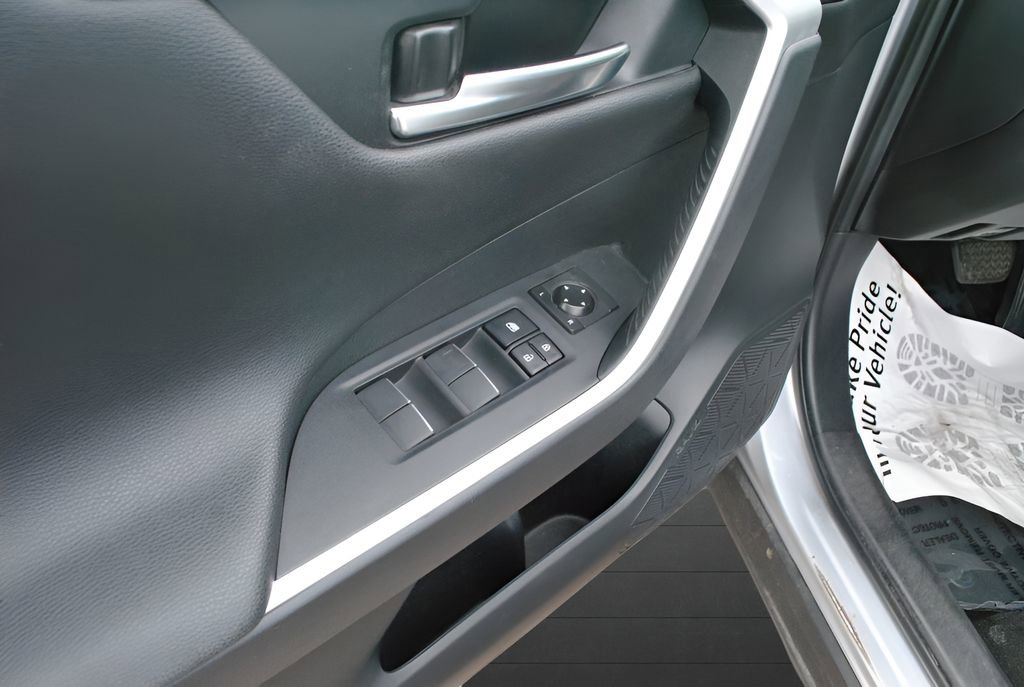Used 2019 Toyota RAV4 XSE AWD/4WD image 22