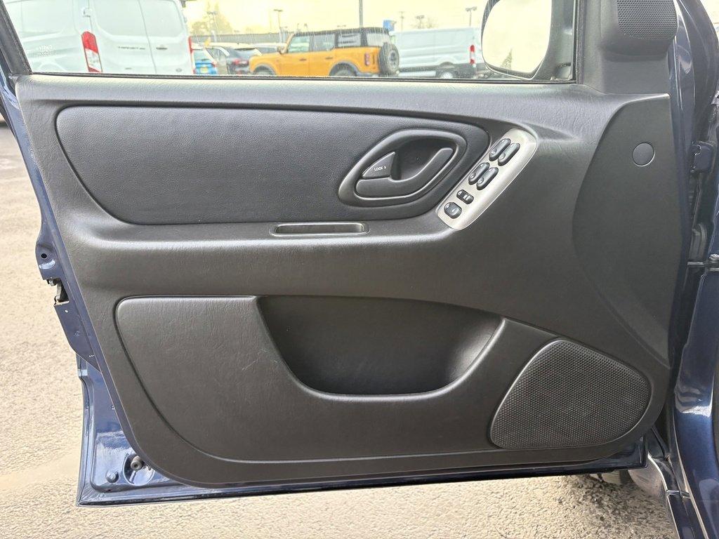 Used 2004 Ford Escape Limited image 15