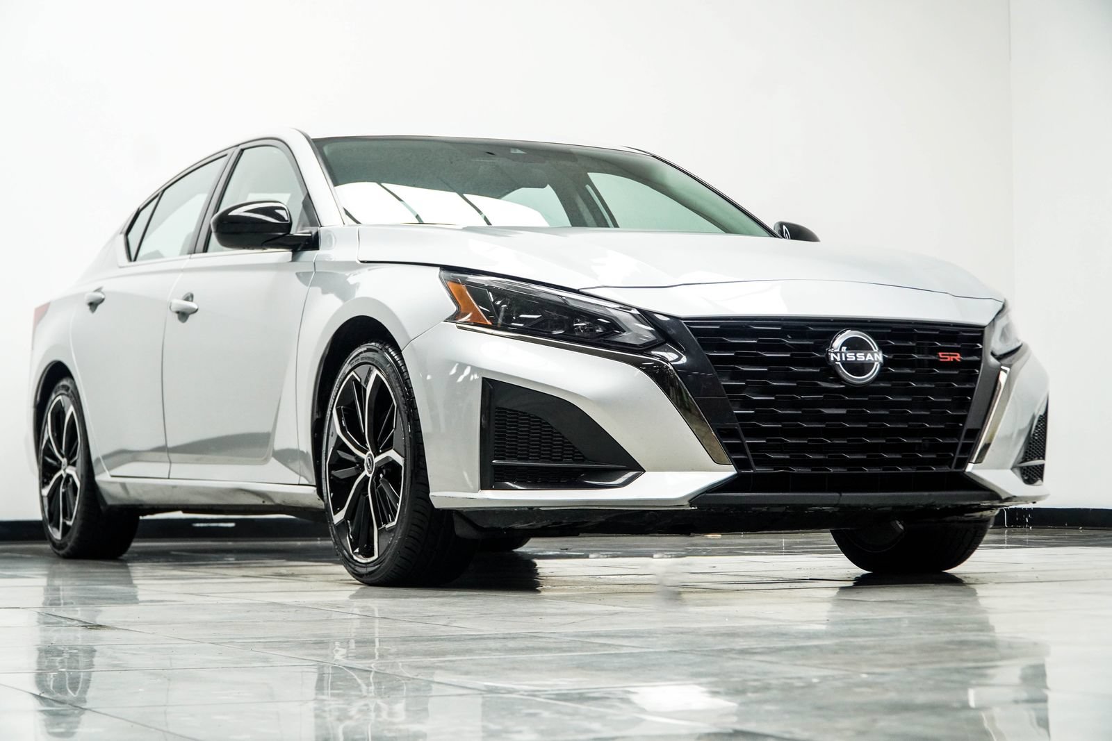 Used 2024 Nissan Altima 2.5 SR FWD image 4
