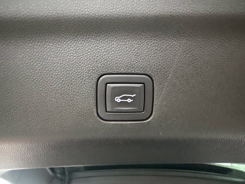 Used 2024 GMC Yukon SLT w/ SLT Luxury Package RWD image 32