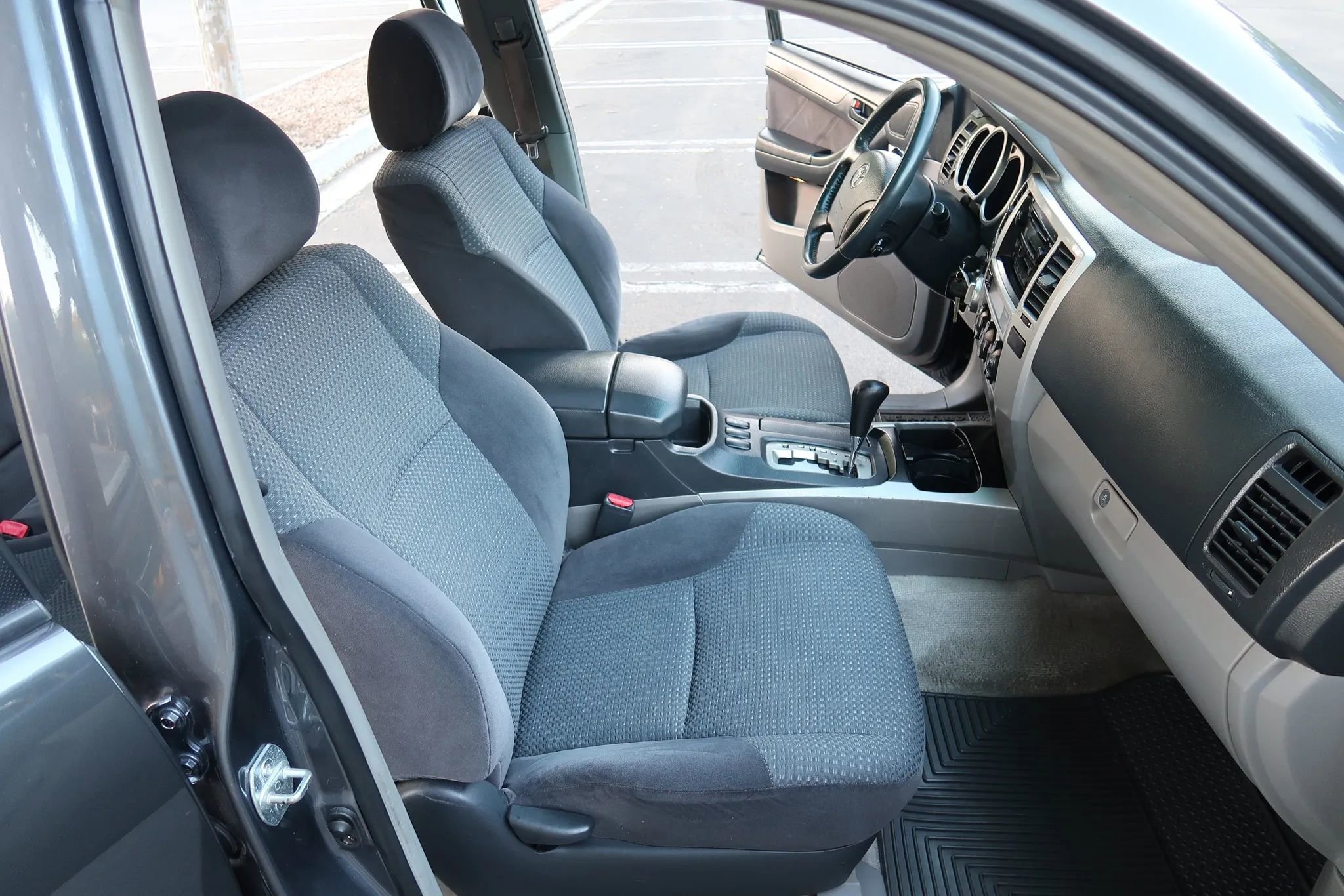 Used 2004 Toyota 4Runner Sport image 23