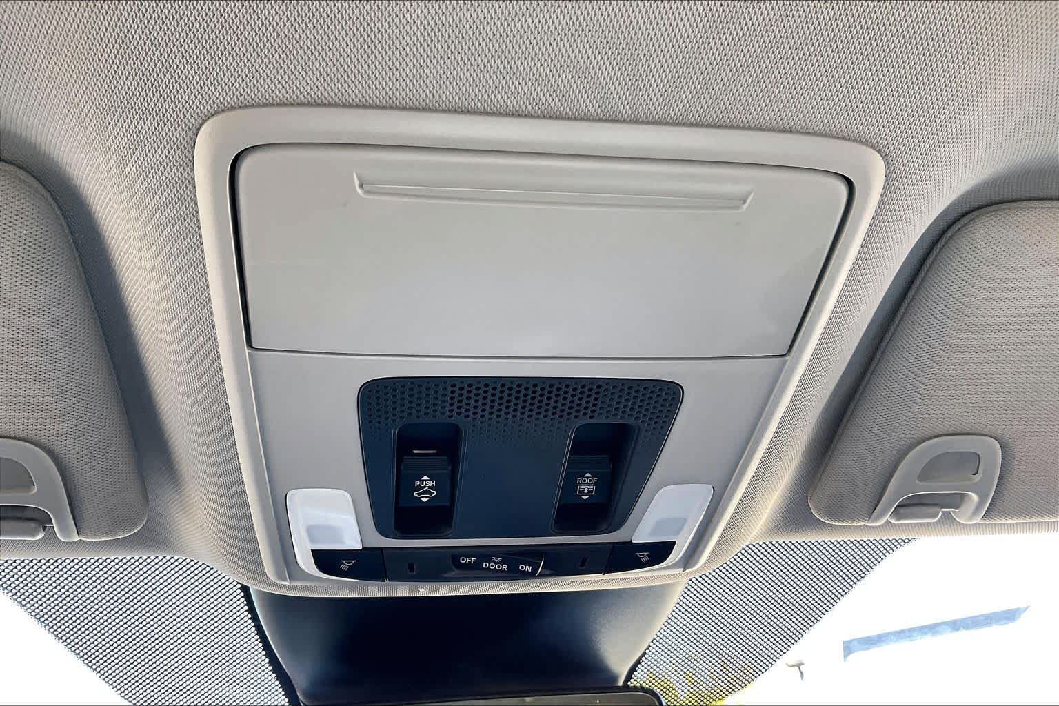 Used 2024 Honda Pilot Touring image 31