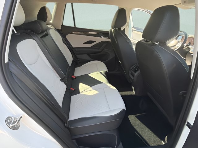 Certified 2025 Volkswagen Tiguan SE FWD image 22