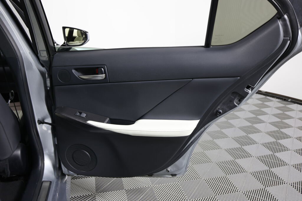 Used 2022 Lexus IS 500 RWD image 21
