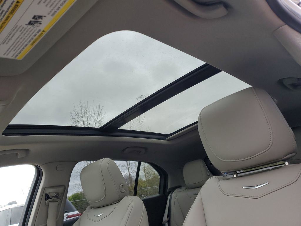 Used 2019 Cadillac XT4 Luxury w/ Cold Weather Package AWD/4WD image 6