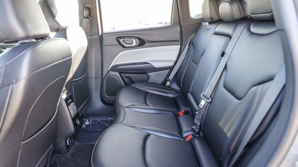 Used 2024 Jeep Compass Limited image 19