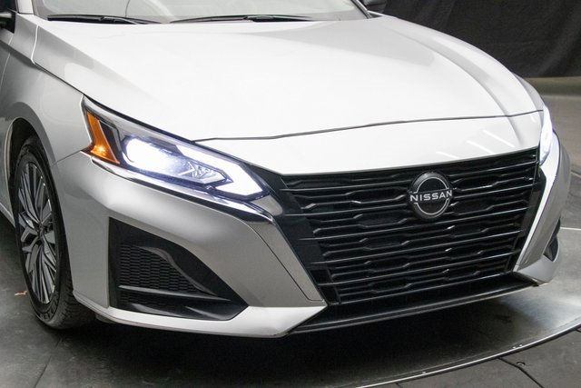 Used 2024 Nissan Altima 2.5 SV image 3