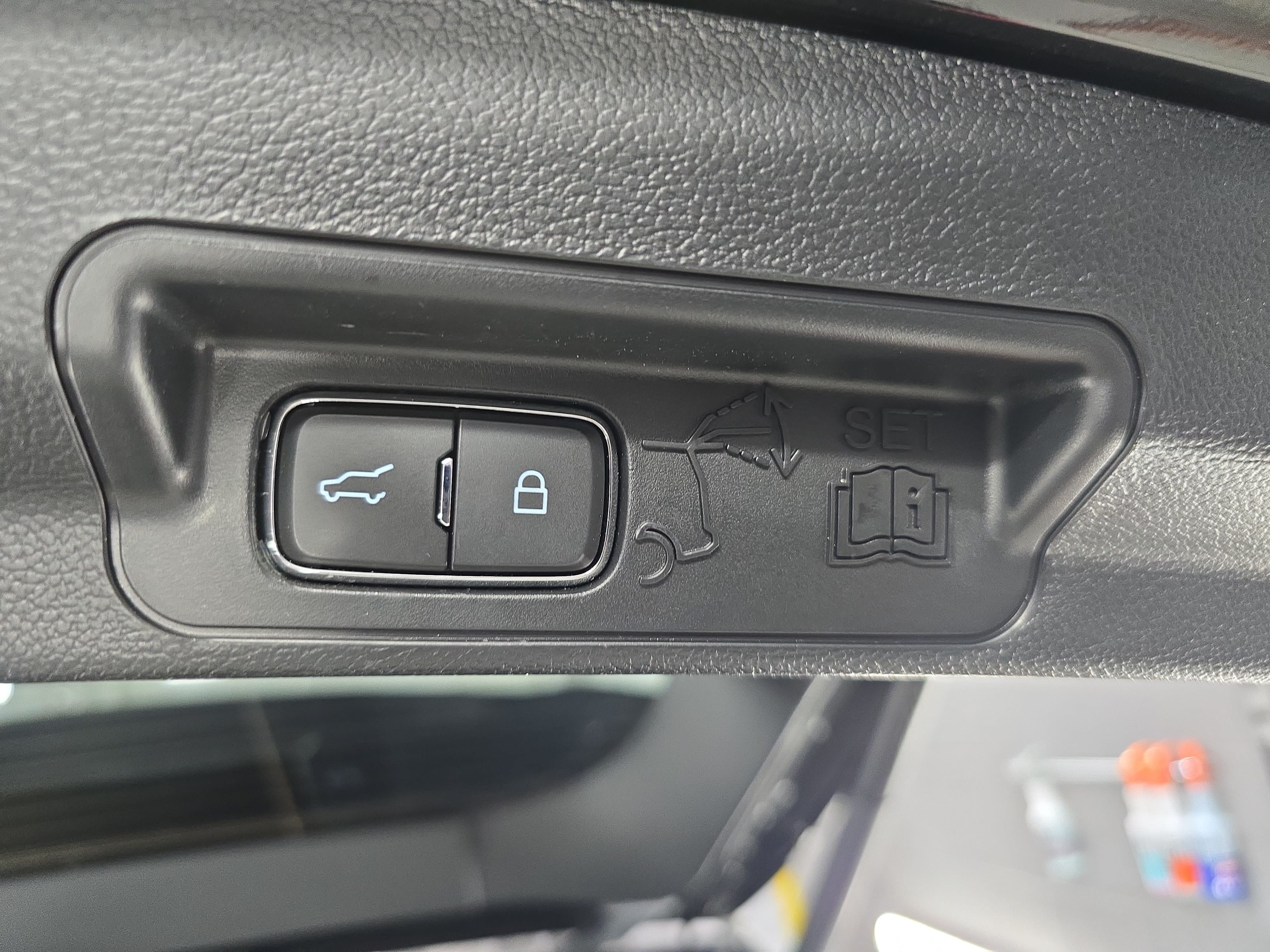 Used 2023 Ford Explorer XLT w/ Equipment Group 202A RWD image 13
