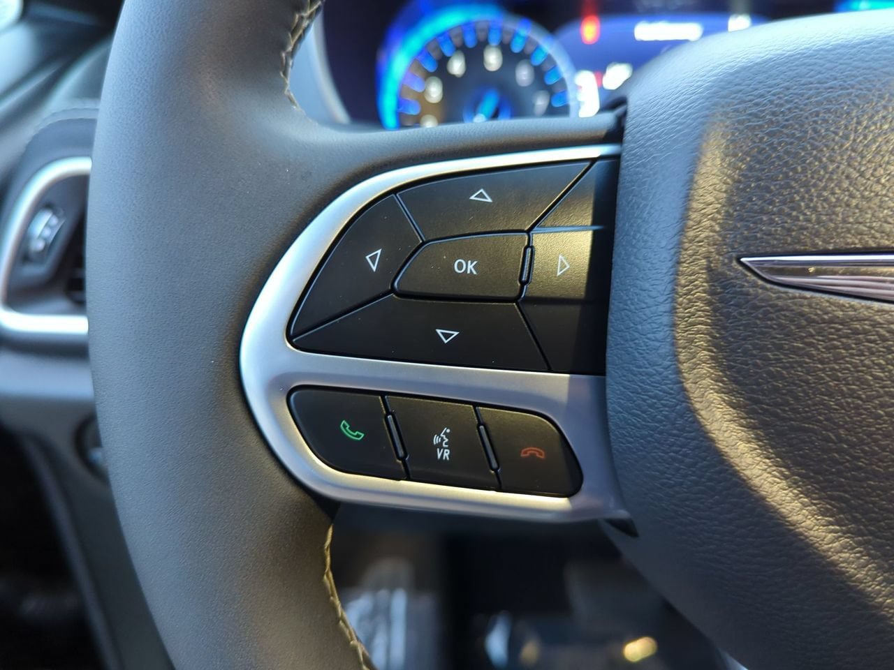 Used 2026 Chrysler Pacifica Limited FWD image 11