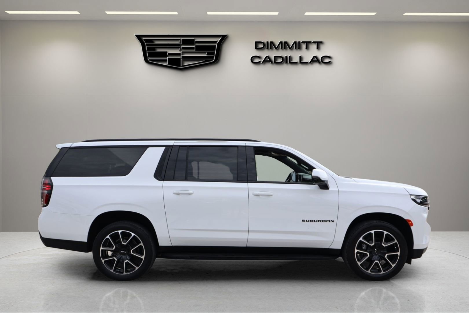 Used 2023 Chevrolet Suburban RST w/ Luxury Package RWD image 6