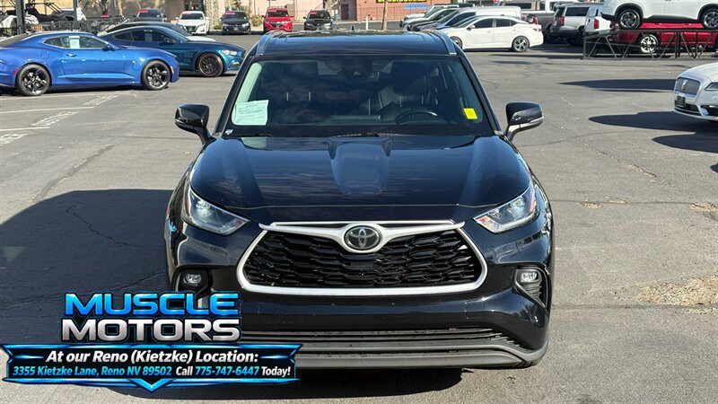 Used 2021 Toyota Highlander XLE AWD/4WD image 4