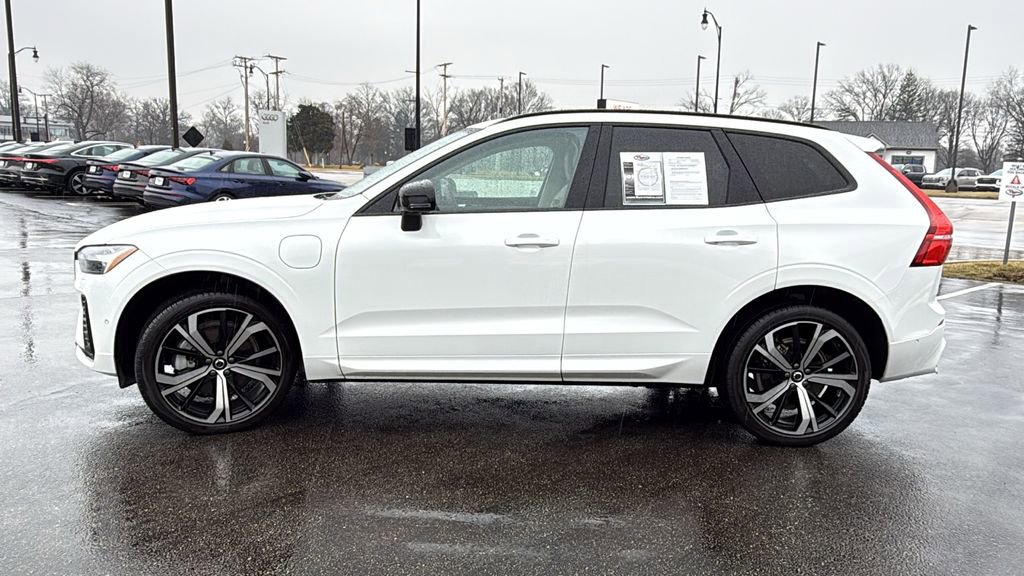 Certified 2024 Volvo XC60 T8 Ultimate w/ Climate Package image 5