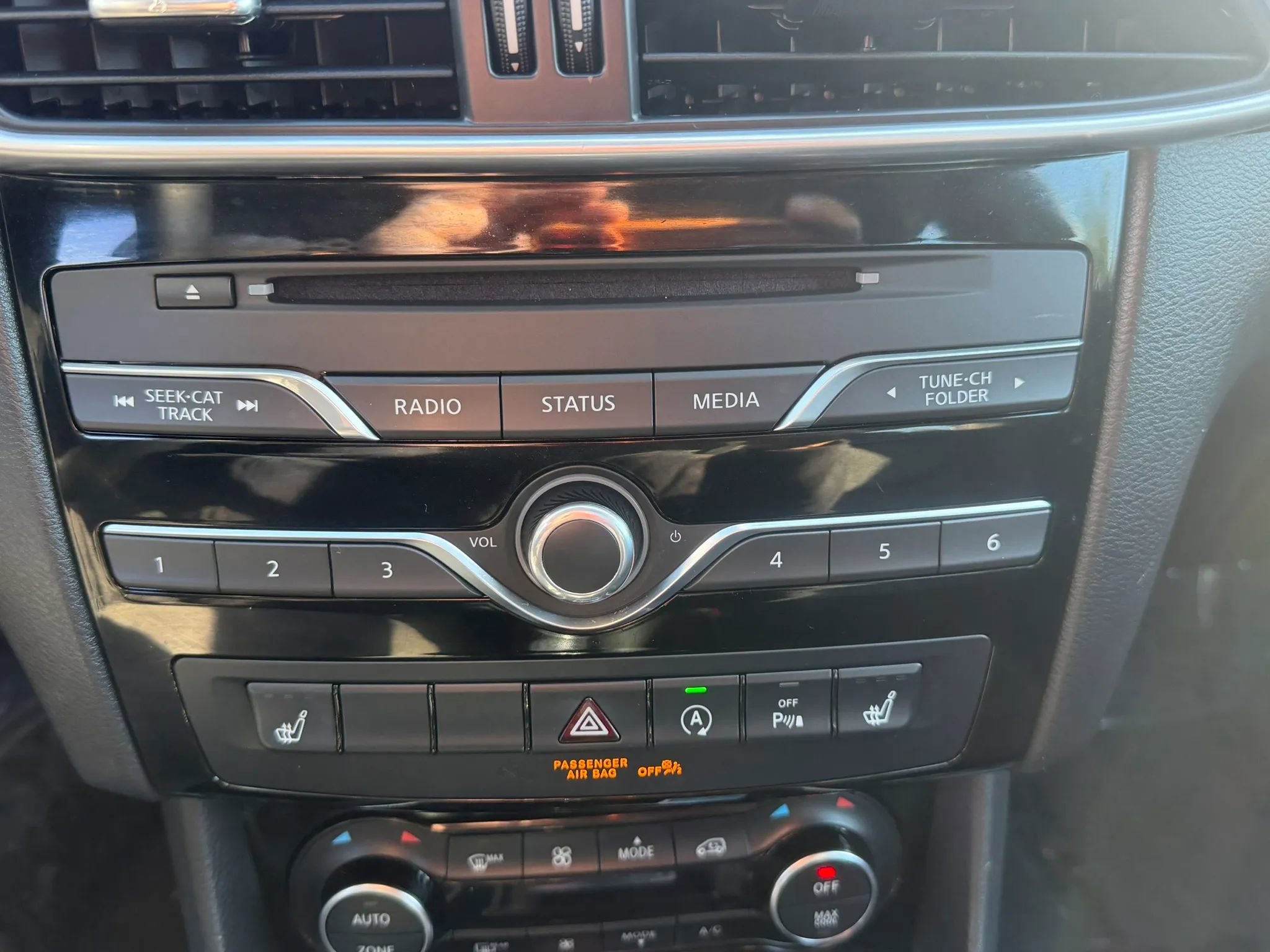 Used 2019 INFINITI QX30 Premium w/ Cargo Package AWD/4WD image 18