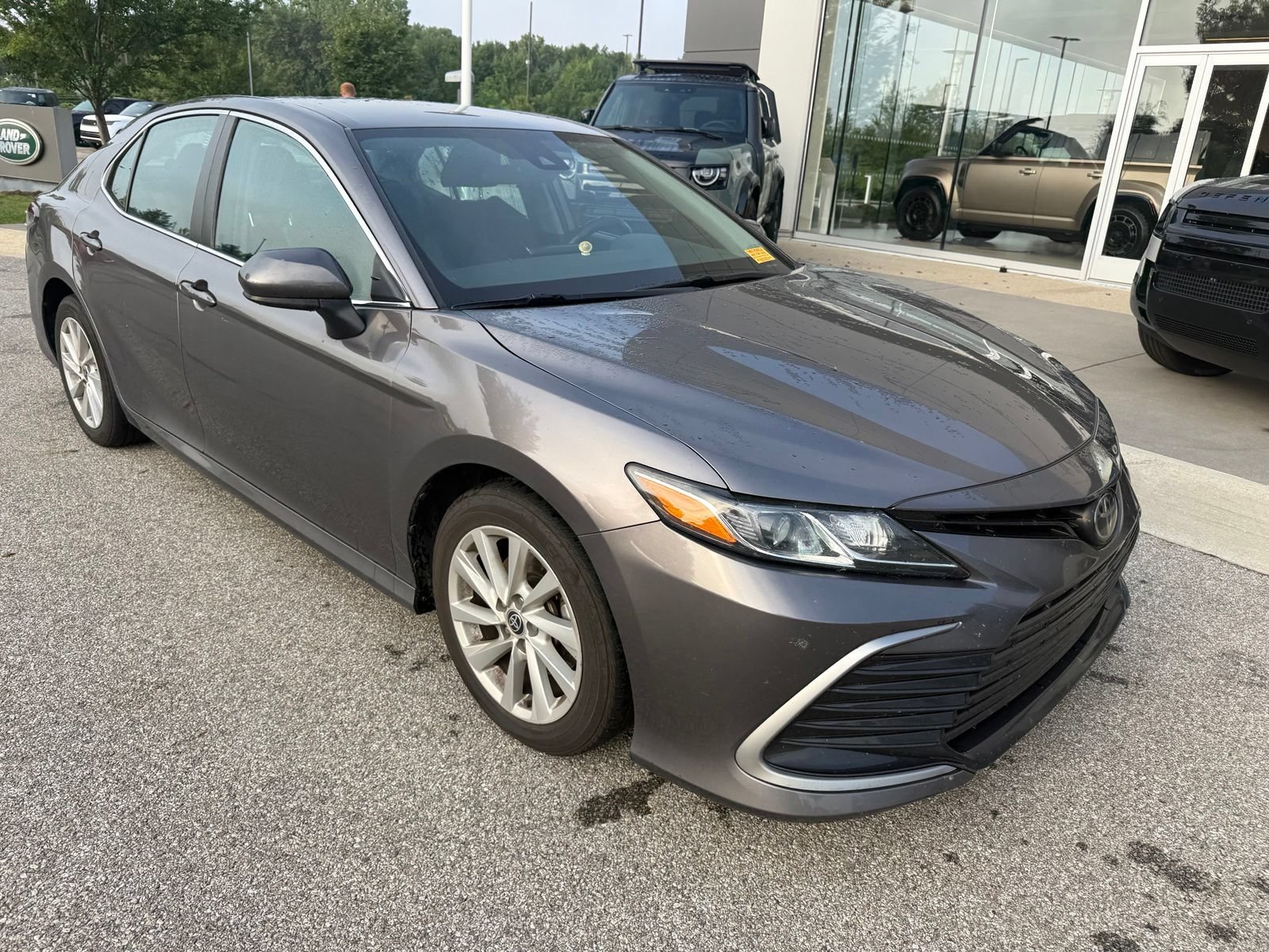 Used 2021 Toyota Camry LE FWD image 3