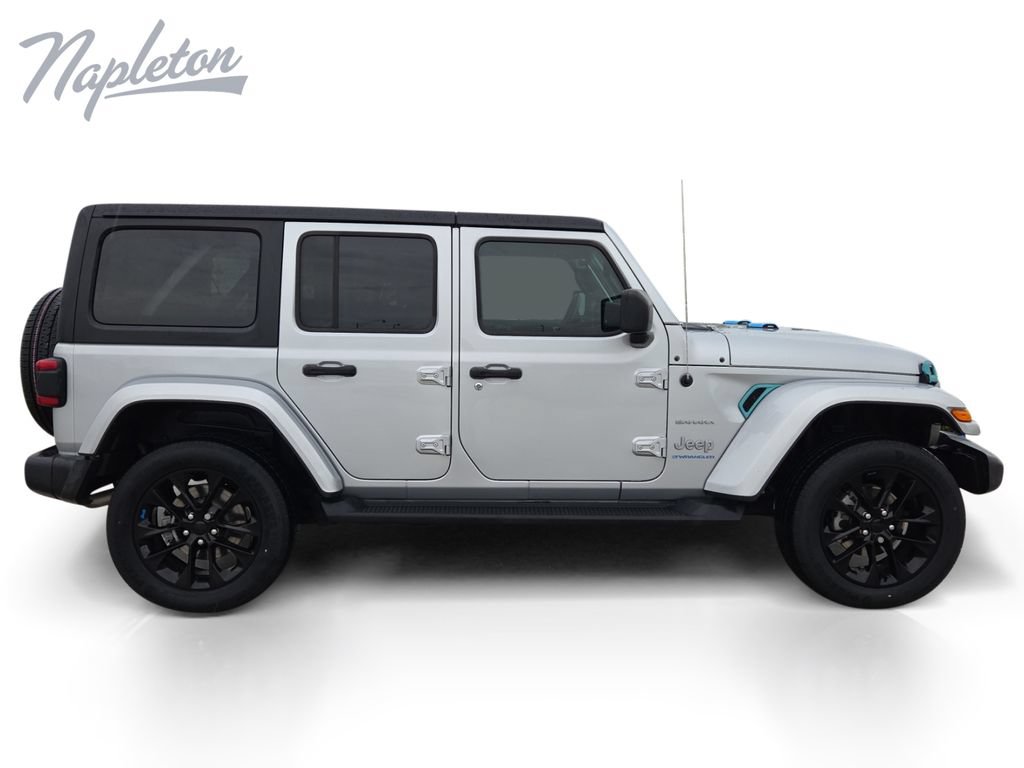 Used 2023 Jeep Wrangler Unlimited Sahara w/ Cold Weather Group AWD/4WD image 7