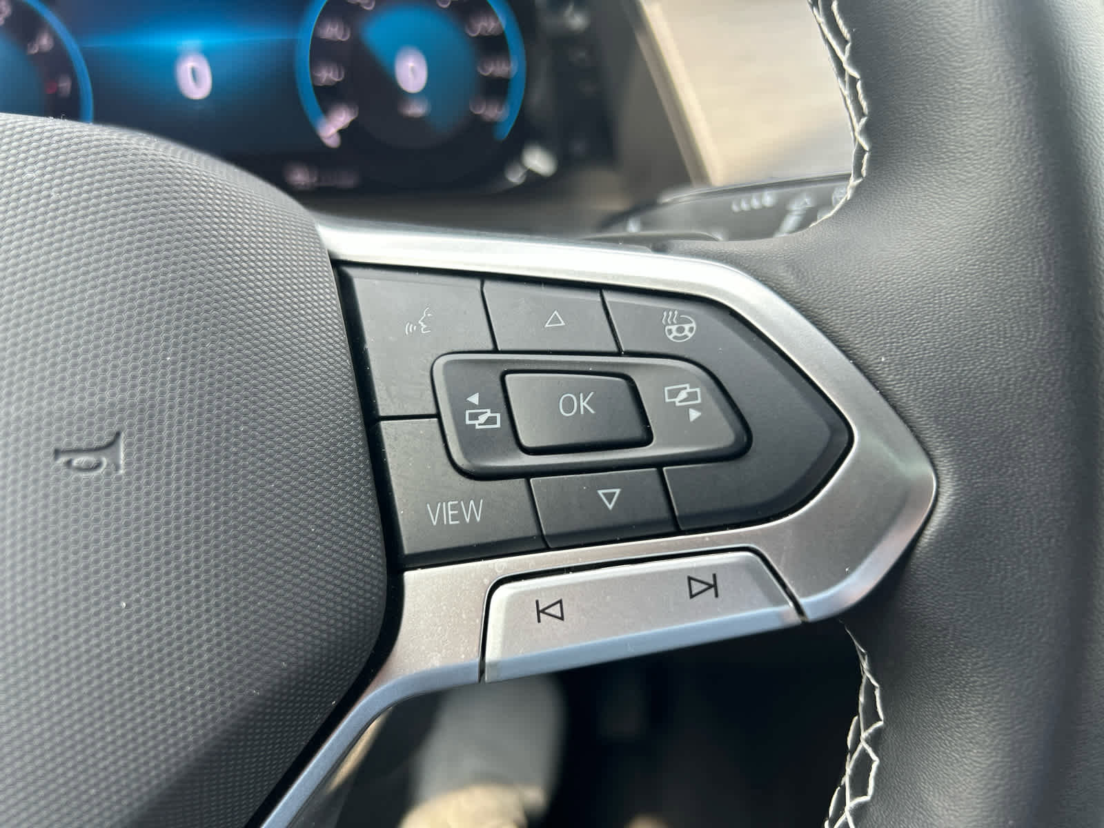 Used 2024 Volkswagen Atlas Cross Sport SE image 31