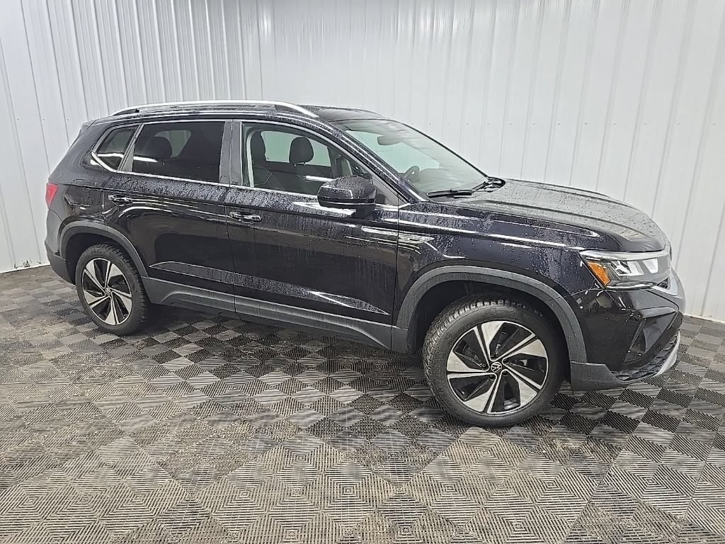 Used 2023 Volkswagen Taos SE AWD/4WD image 1