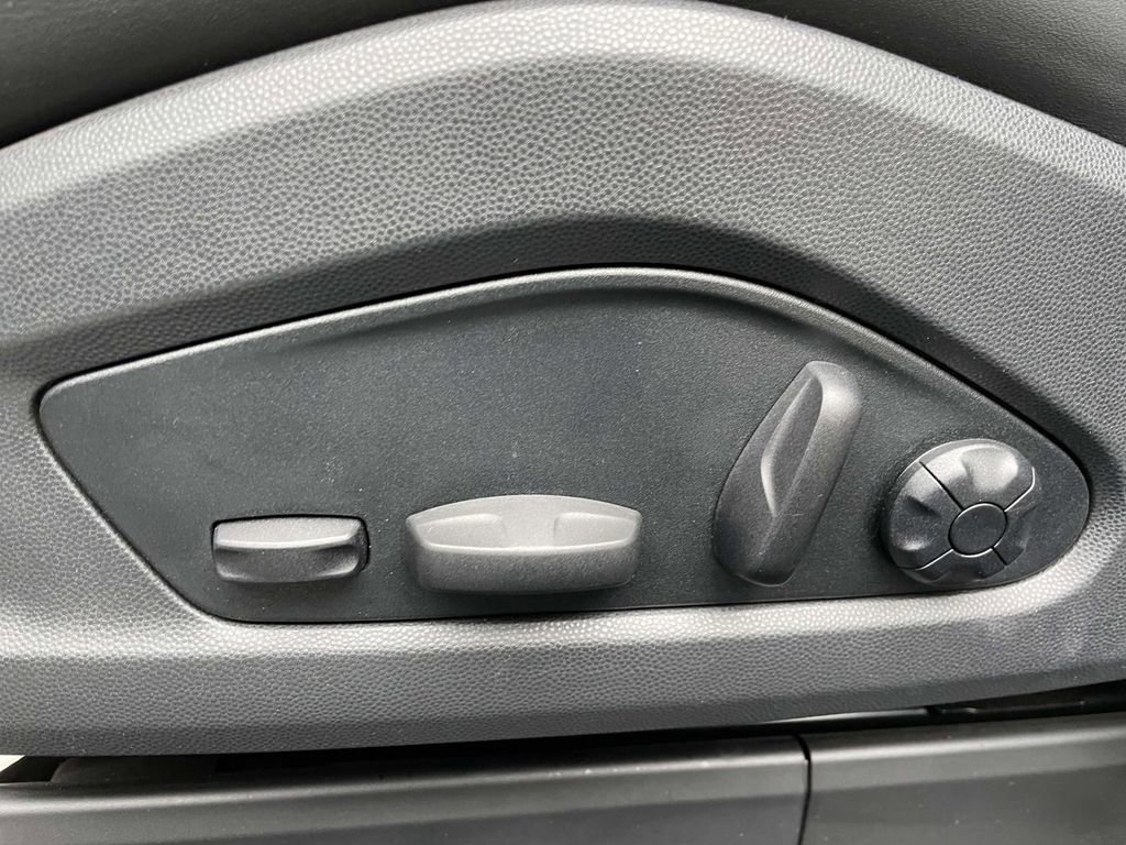 Used 2024 Porsche Macan 4 Electric image 17