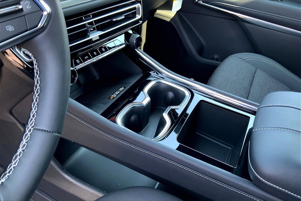 New 2026 Chevrolet Traverse LT w/ Driver Confidence Package image 9