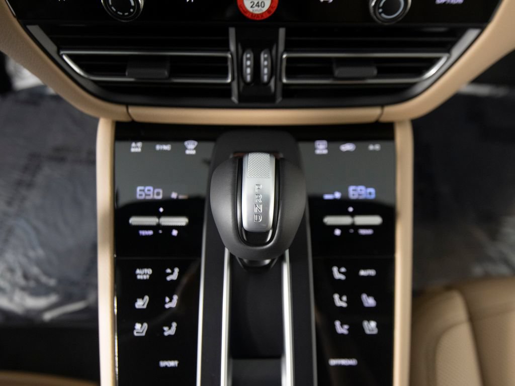 New 2026 Porsche Macan AWD/4WD image 28