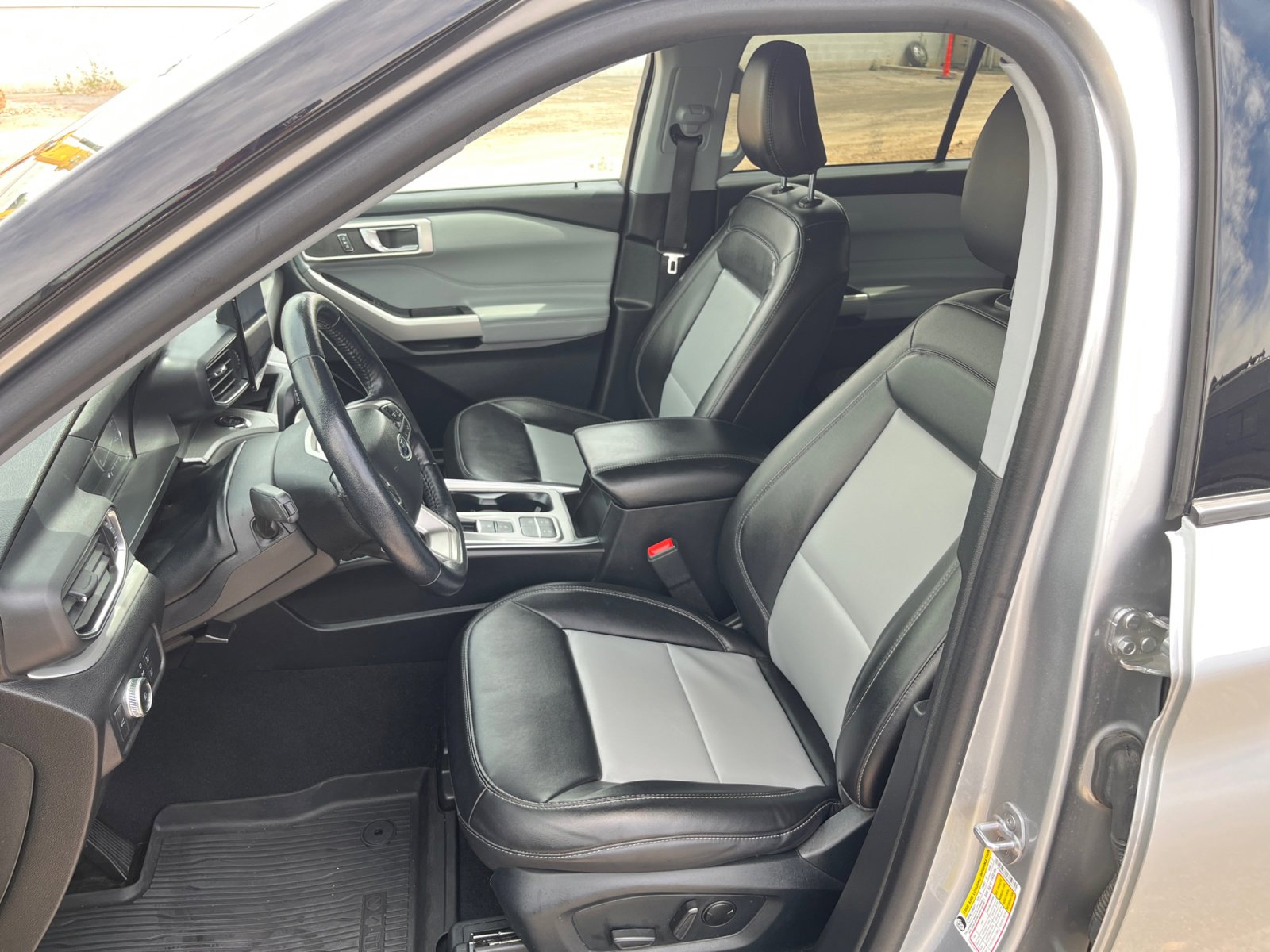 Used 2022 Ford Explorer XLT w/ Equipment Group 202A image 12