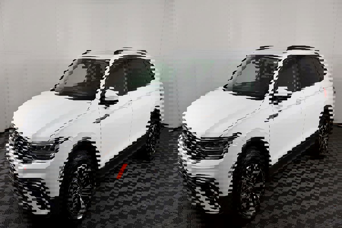 Used 2023 Volkswagen Tiguan S image 2