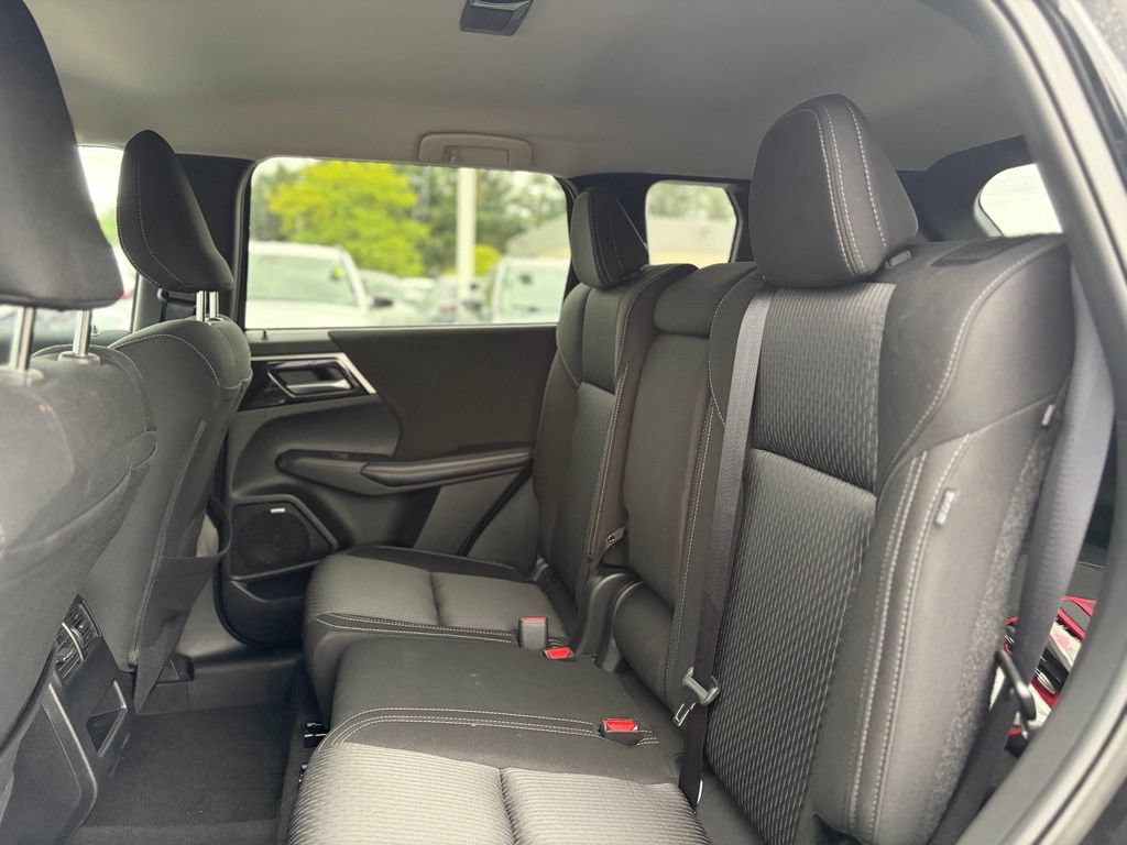 Used 2025 Mitsubishi Outlander ES AWD/4WD image 13