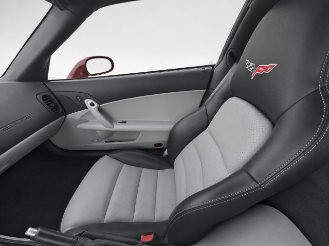 Used 2008 Chevrolet Corvette Coupe w/ Preferred Equipment Group RWD image 18