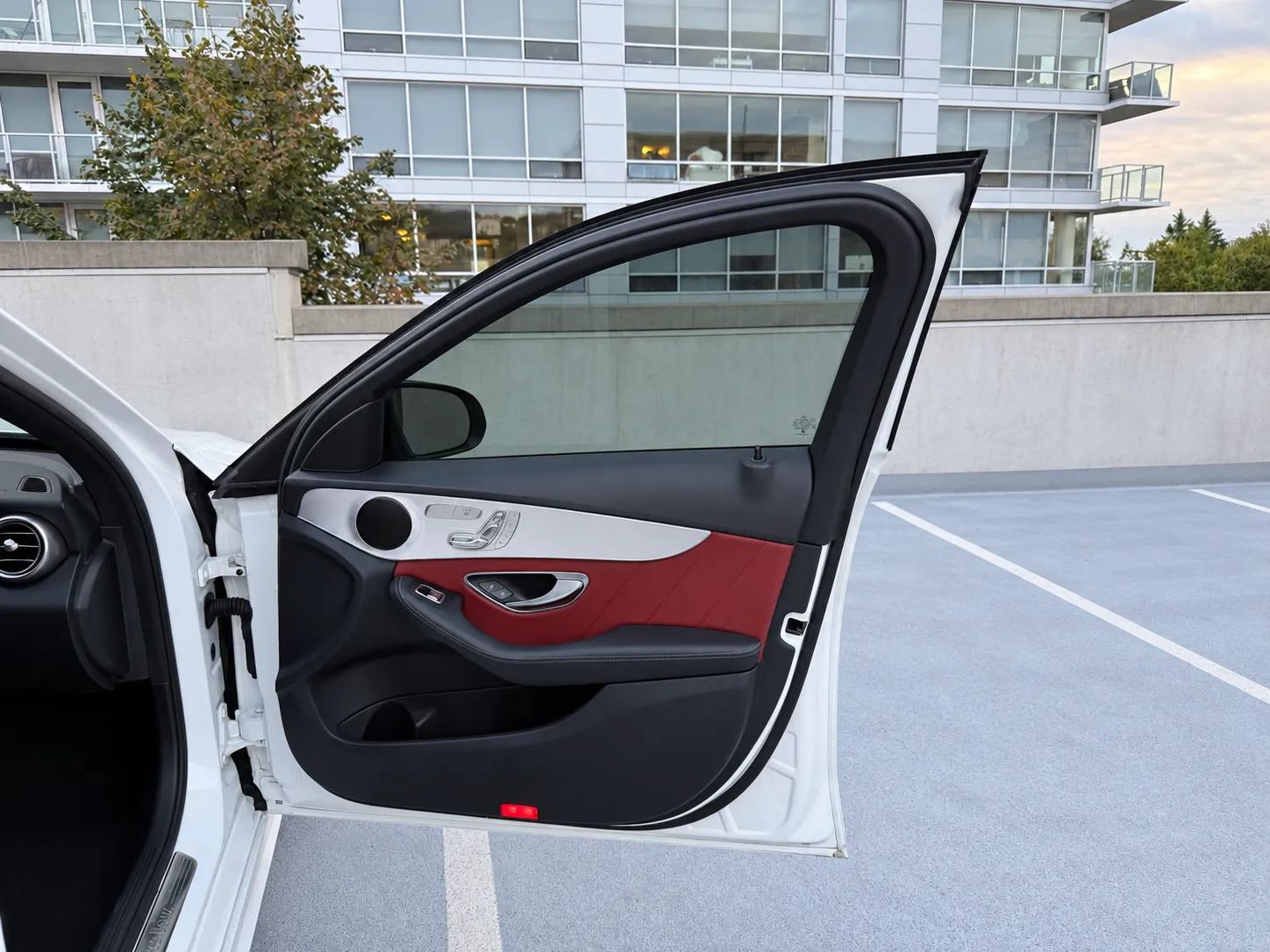 Used 2019 Mercedes-Benz C 300 4MATIC Sedan image 18