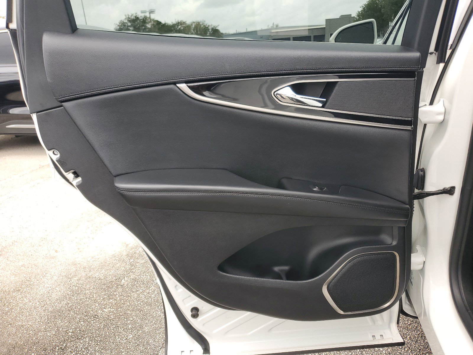 Used 2023 Lincoln Nautilus AWD w/ Premium Package image 12