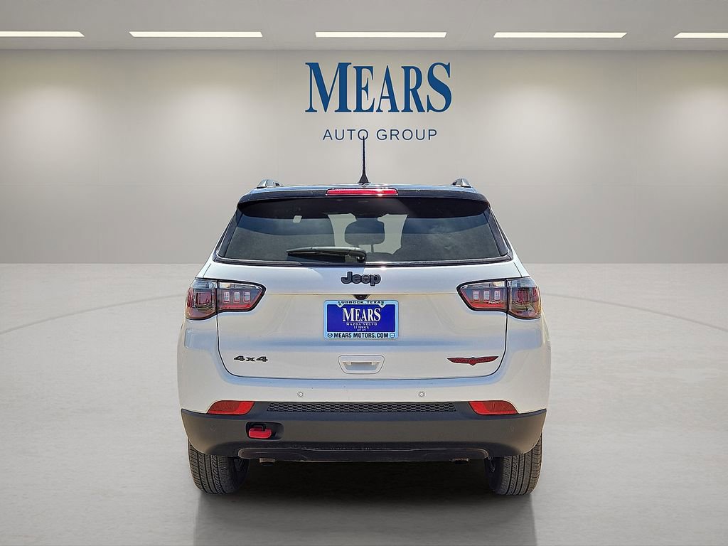 Used 2025 Jeep Compass Trailhawk AWD/4WD image 4