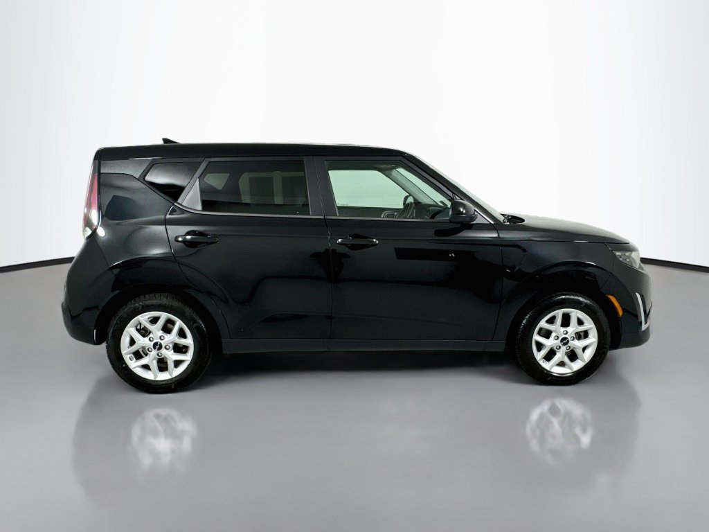Used 2023 Kia Soul LX w/ LX Technology Package FWD image 9