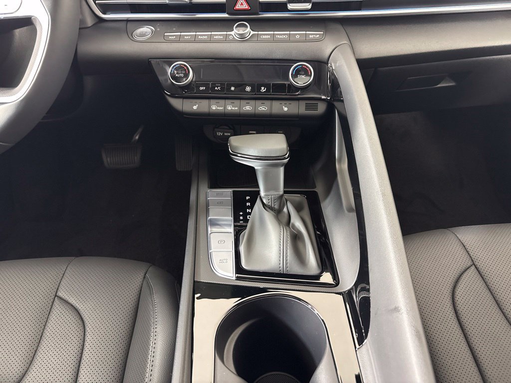 New 2026 Hyundai Elantra Limited FWD image 24