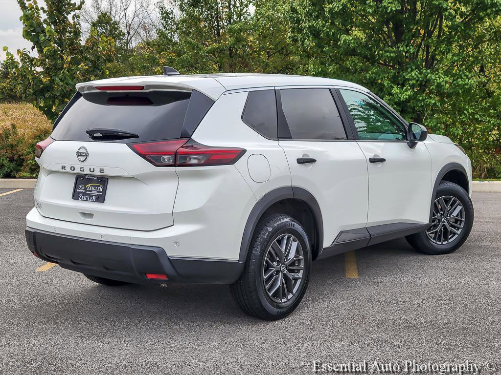 Used 2024 Nissan Rogue S FWD image 7