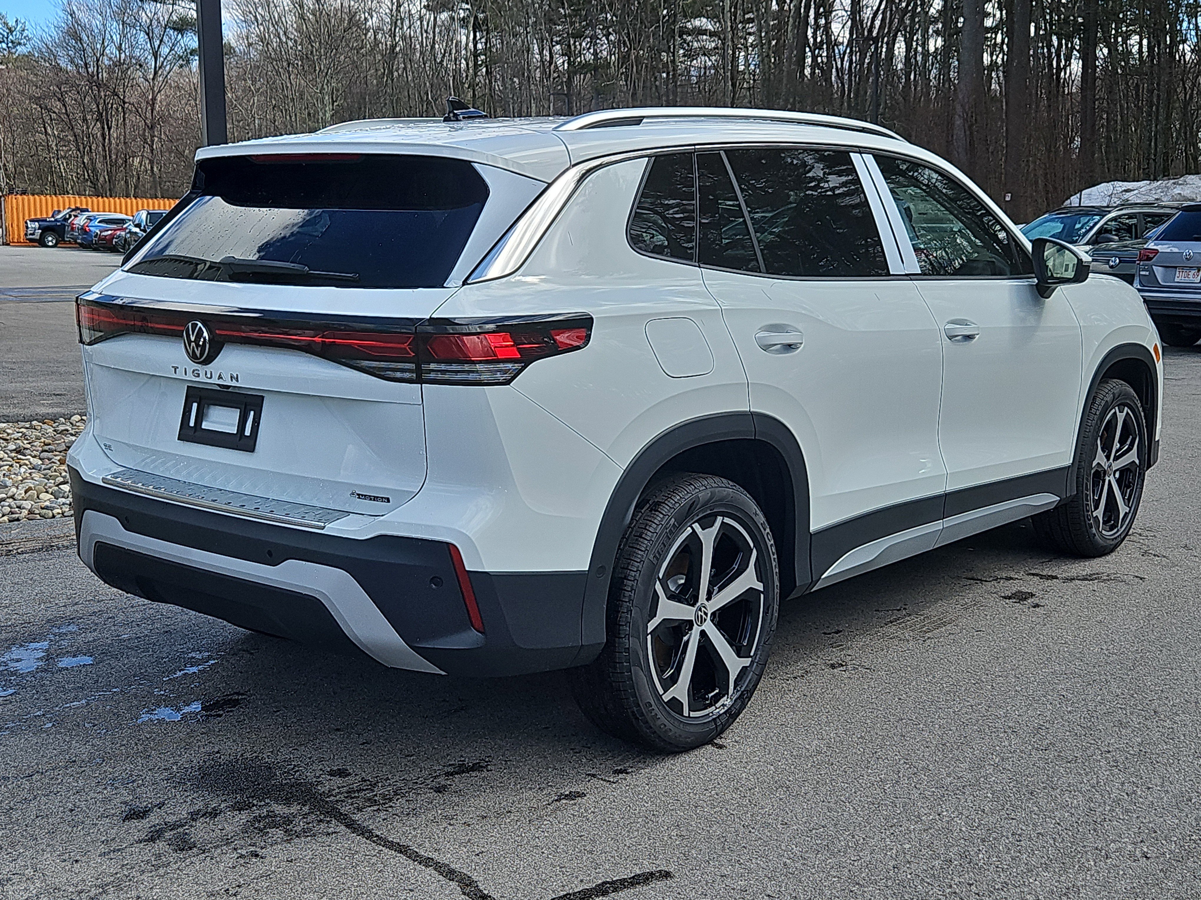New 2026 Volkswagen Tiguan SE image 2