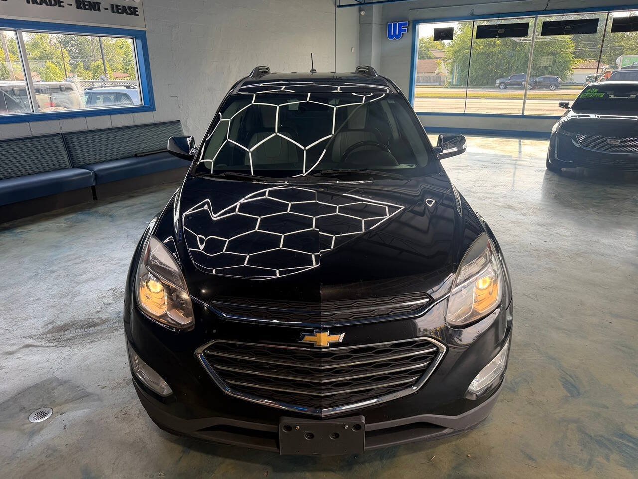 Used 2016 Chevrolet Equinox LTZ w/ Enhanced Convenience Package FWD image 2