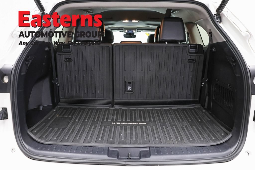 Used 2021 Toyota Highlander XLE AWD/4WD image 9