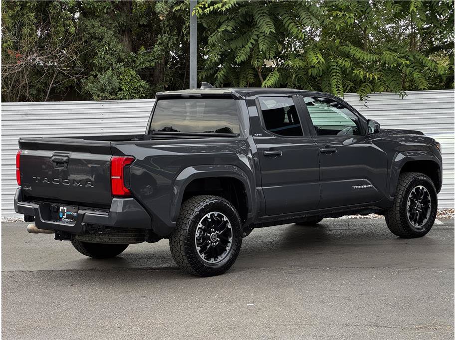 Used 2025 Toyota Tacoma SR5 AWD/4WD image 12
