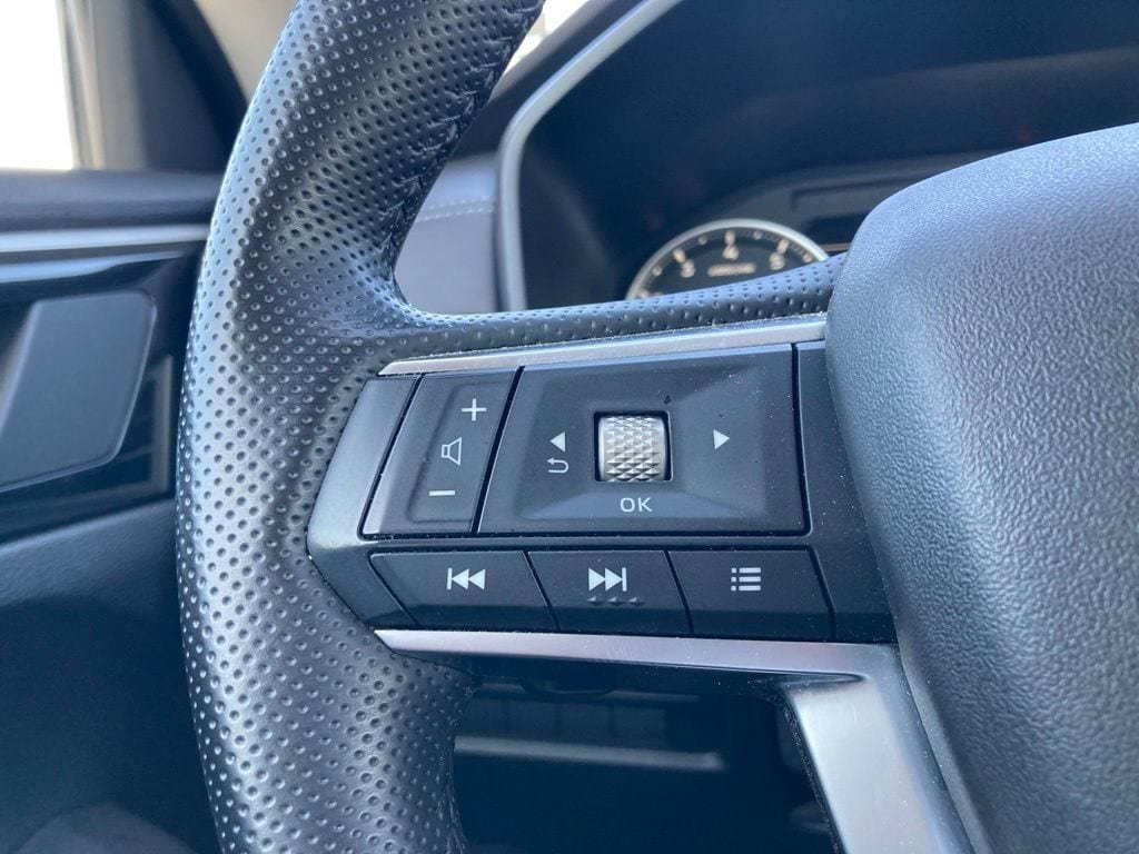 Used 2025 Mitsubishi Outlander SE FWD image 14