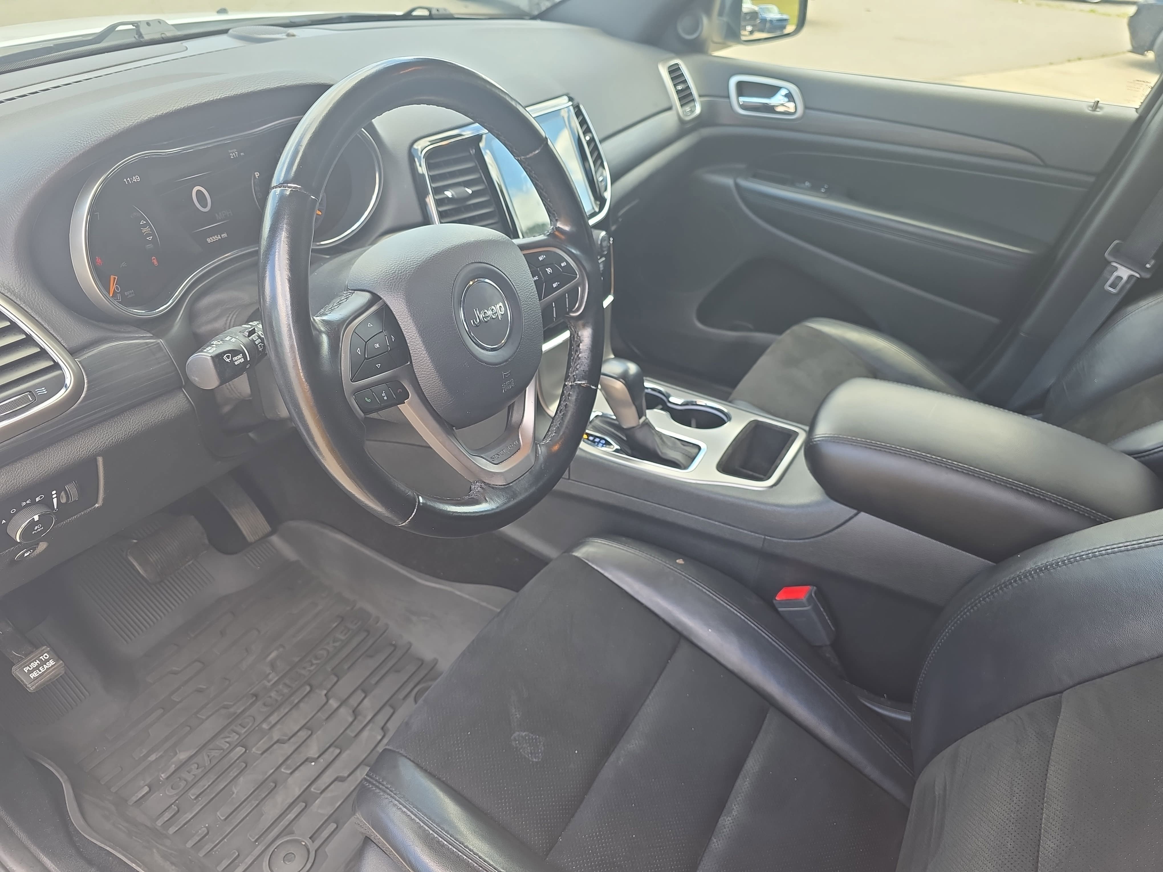 Used 2020 Jeep Grand Cherokee Laredo w/ Laredo X Package AWD/4WD image 13