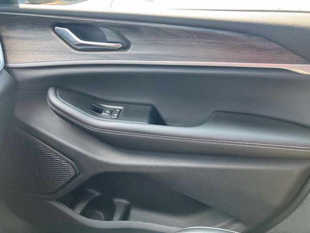 New 2026 Jeep Grand Cherokee Limited AWD/4WD image 17
