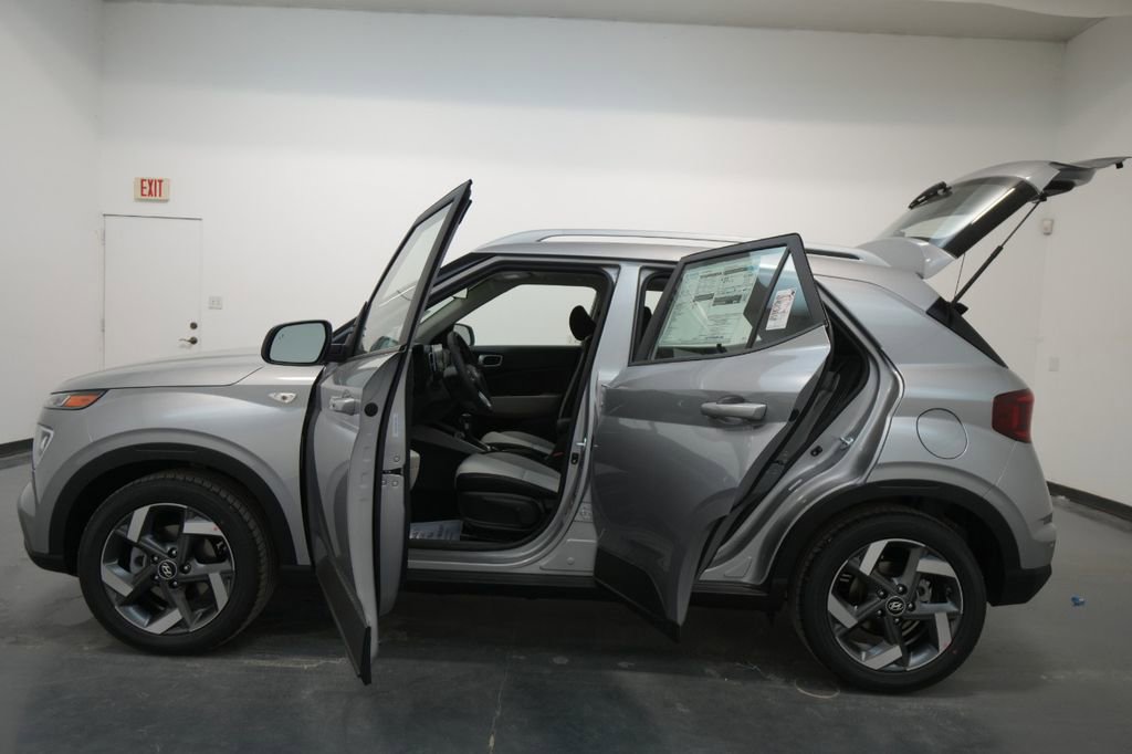 New 2025 Hyundai Venue SEL image 32