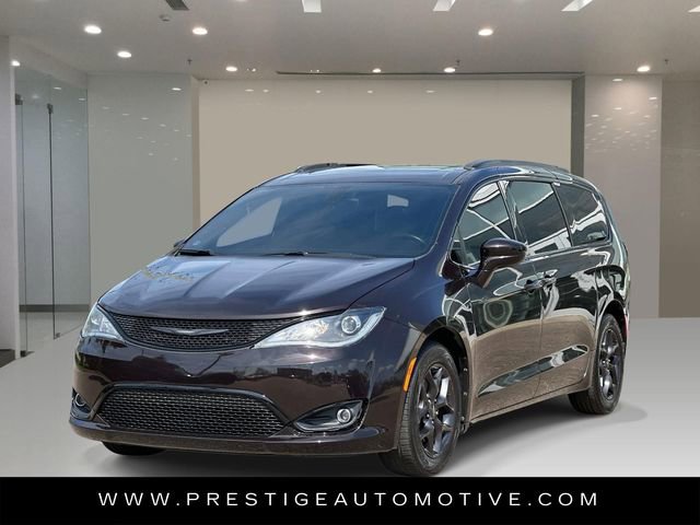 Used 2019 Chrysler Pacifica Touring-L Plus w/ S Appearance Package FWD image 1