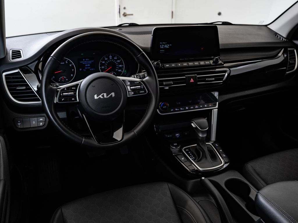 Used 2023 Kia Seltos EX AWD/4WD image 4